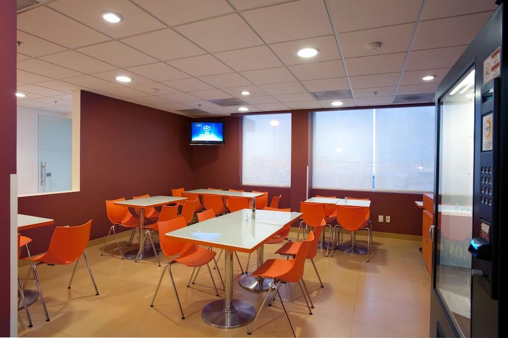City Express Junior By Marriott Toluca Aeropuerto Extérieur photo