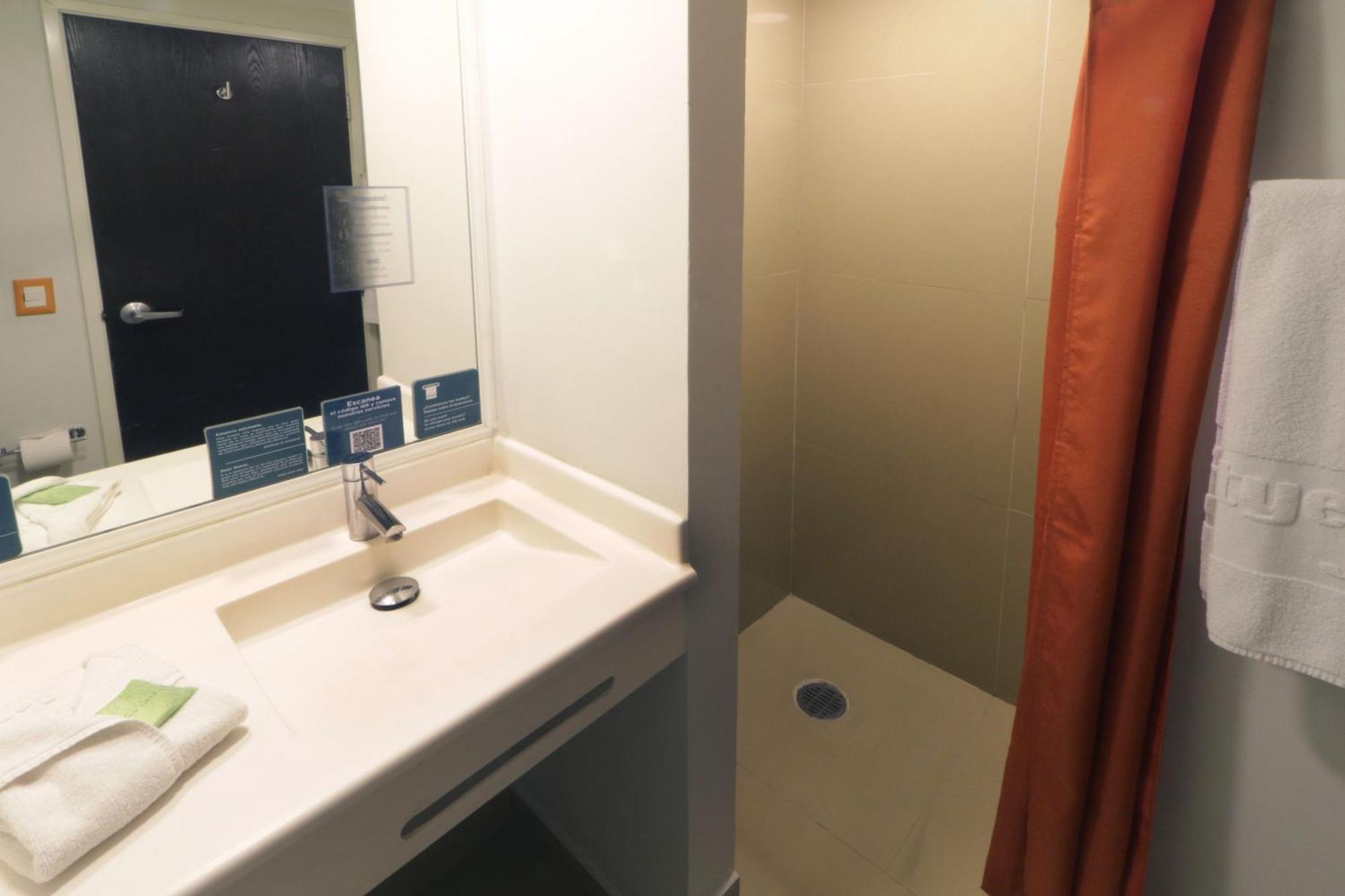 City Express Junior By Marriott Toluca Aeropuerto Extérieur photo