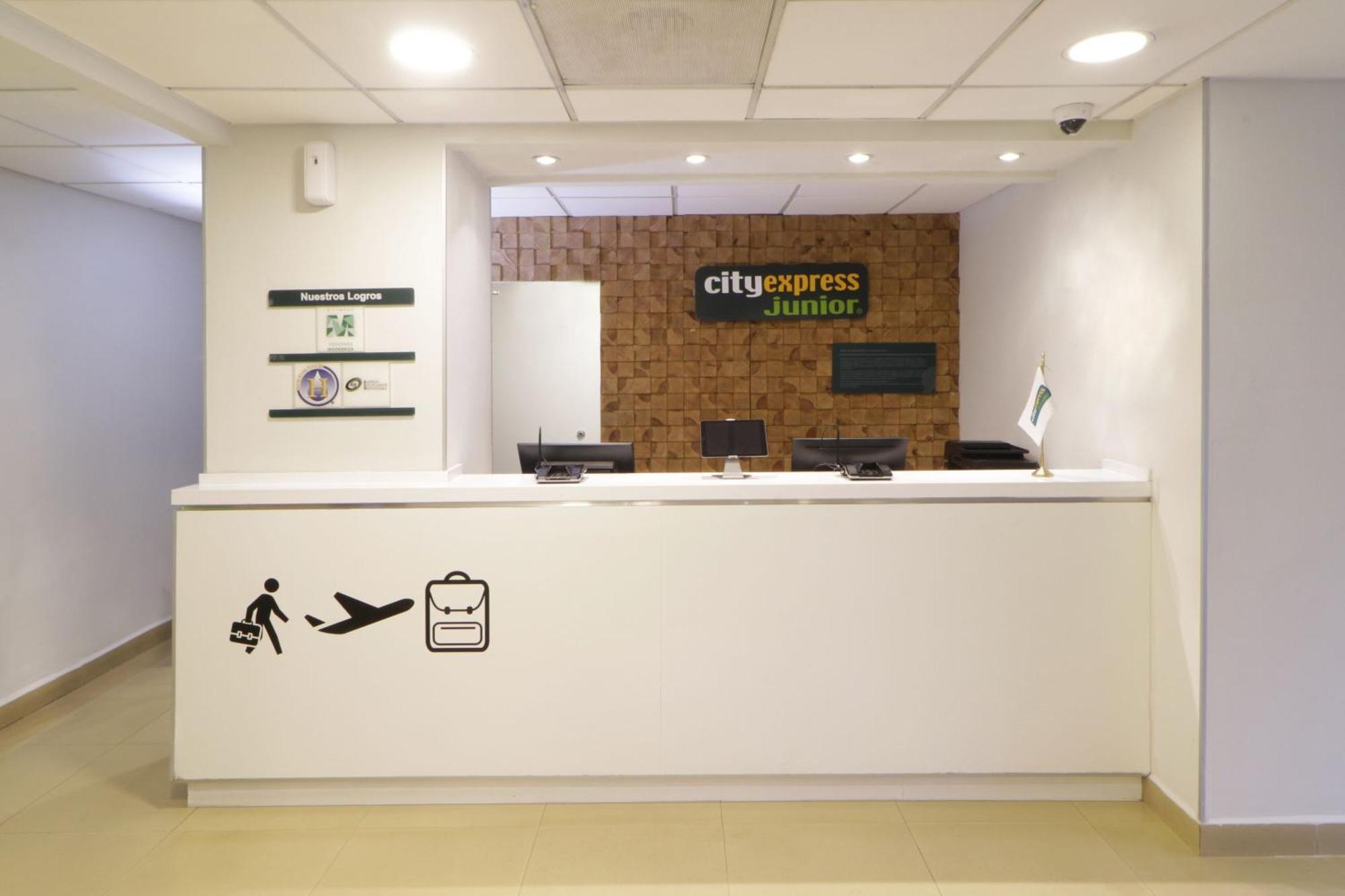 City Express Junior By Marriott Toluca Aeropuerto Extérieur photo